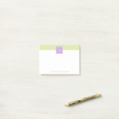 Post-it® Motif de diamants verts et monogramme pourpre (Sur un bureau)