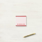 Post-it® Motif de forme de diamant et nom rouges et gris de (Sur un bureau)