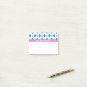 Post-it® Motif Jacquard rose et bleu avec bandes roses (Sur un bureau)