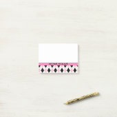 Post-it® Motif Jacquard rose et noir avec bandes roses (Sur un bureau)