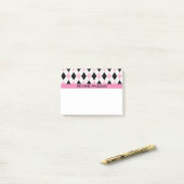 Post-it® Motif Jacquard rose et noir avec bandes roses (Sur un bureau)