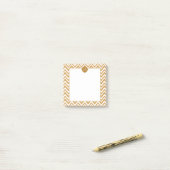 Post-it® Motif Monogram Gold Chevron (Sur un bureau)