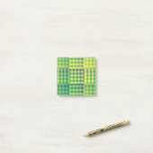Post-it® Motif Patchwork à Carreaux Vert Bleu Jaune (Sur un bureau)