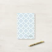 Post-it® Motif Quatrefoil bleu clair Nom personnalisé (Sur un bureau)
