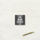 Post-it® NANO cadeau ingénieur (Sur un bureau)