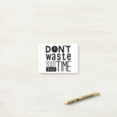 Post-it® Ne perdez pas votre temps de typographie Citation (Sur un bureau)