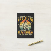 Post-it® Never Underestimate An Old Man Who Still Plays Ban (Sur un bureau)