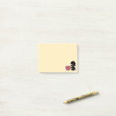 Post-it® Ninja minuscule avec une grande tasse de café sur  (Sur un bureau)