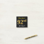 Post-it® Noir, Faux Gold 92e Anniversaire, Avec Nom Personn (Sur un bureau)