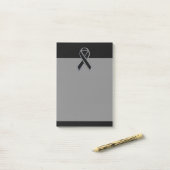 Post-it® Noir sur Noir sensibilisation au ruban noir (Sur un bureau)