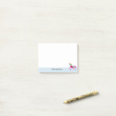 Post-it® Nom bleu-clair fait sur commande de licorne (Sur un bureau)