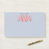 Post-it® Nom d'Ava dans les néons brillants (Sur un bureau)