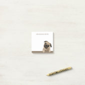 Post-it® Nom de chien Pug mignon personnalisé (Sur un bureau)