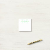 Post-it® Nom et monogramme modernes | Vert et blanc (Sur un bureau)