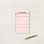 Post-it® Nom hebdomadaire de corail léger de manuscrit de (Sur un bureau)