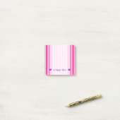 Post-it® Nom personnalisable + Rayures rose-clair et (Sur un bureau)