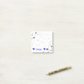 Post-it® Nom personnalisé + Motif de beaucoup de notes (Sur un bureau)