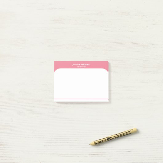 Post-it® Nom personnalisé rose et blanc minimal (Sur un bureau)