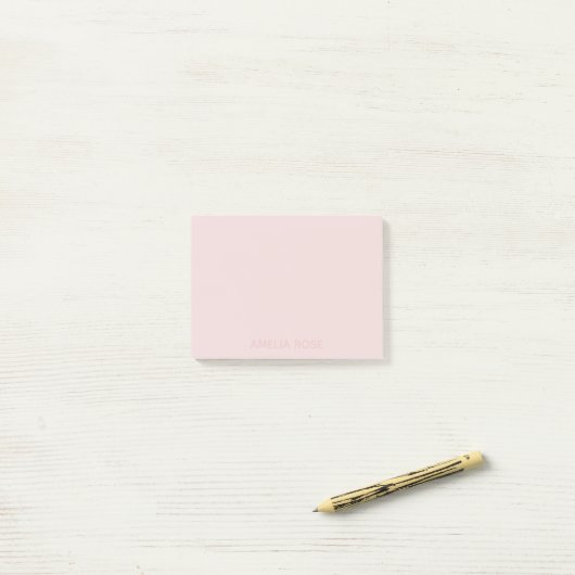 Post-it® Nom rose subtil sur rose pâle (Sur un bureau)
