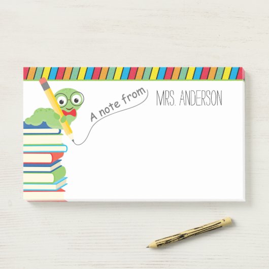 Post-it® Note de l'enseignant avec un ver de livre (Sur un bureau)