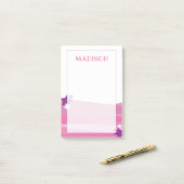 Post-it® Note de poste rose Super Star (Sur un bureau)