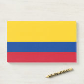 Post-it® Notes avec le drapeau de la Colombie (Sur un bureau)