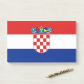 Post-it® Notes avec le drapeau de la Croatie (Sur un bureau)