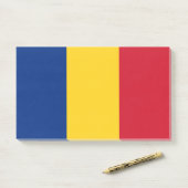 Post-it® Notes avec le drapeau de la Roumanie (Sur un bureau)