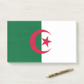 Post-it® Notes avec le drapeau de l'Algérie (Sur un bureau)