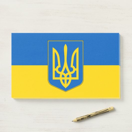 Post-it® Notes avec le drapeau de l'Ukraine (Sur un bureau)