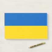 Post-it® Notes avec le drapeau de l'Ukraine (Sur un bureau)