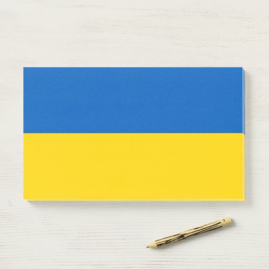 Post-it® Notes avec le drapeau de l'Ukraine (Sur un bureau)