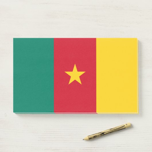 Post-it® Notes avec le drapeau du Cameroun (Sur un bureau)