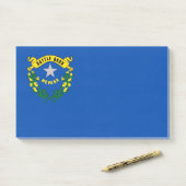 Post-it® Notes avec le drapeau du Nevada, USA (Sur un bureau)