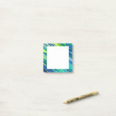 Post-it Notes bleus, verts et jaunes élégants (Sur un bureau)