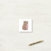 Post-it Notes Capybara Mignon qui Sert un Ours en (Sur un bureau)
