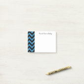 Post-it® Notes Chevron Parties scintillant bleue (Sur un bureau)