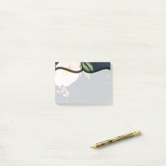 Post-it® Notes collantes Cosmos rose bébé sur Navy (Sur un bureau)