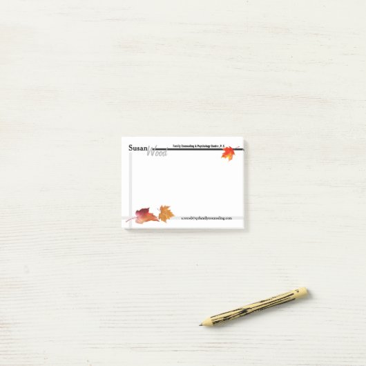 Post-it® Notes de post-it d'affaires de chute (Sur un bureau)