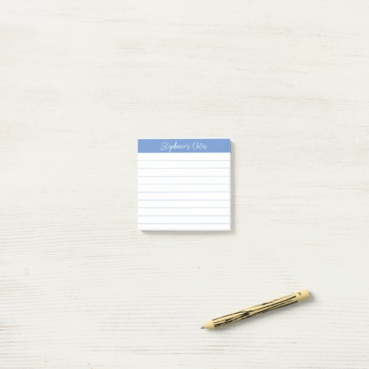 Post-it® Notes de script élégant bleu clair ligné (Sur un bureau)