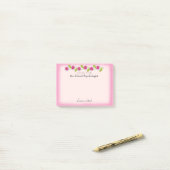 Post-it® Notes florales roses faites sur commande de (Sur un bureau)
