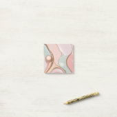 Post-it® notes in stylish abstract graphic (Sur un bureau)