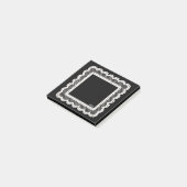 Post-it® Notes noires avec garniture de napperon blanc (Incliné)