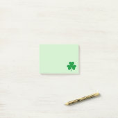 Post-it® Notes post-it shamrock (Sur un bureau)