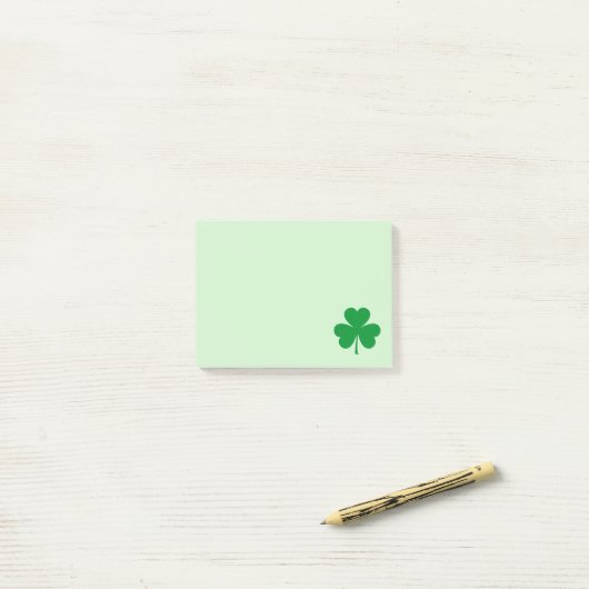 Post-it® Notes post-it shamrock (Sur un bureau)