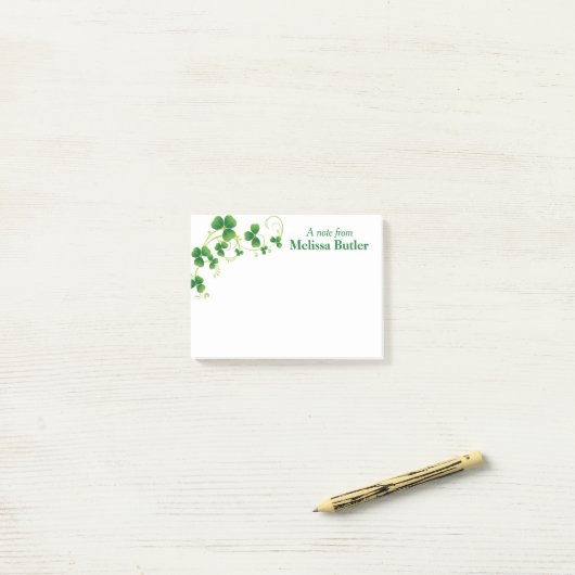 Post-it® Notes postales personnalisées des vignes shamrocks (Sur un bureau)