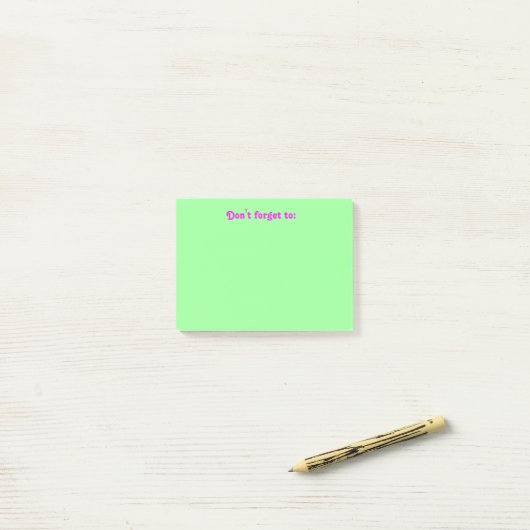 Post-it® "N'oubliez pas" le post-it (Sur un bureau)