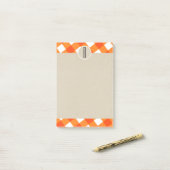 Post-it® Orange Blanc Carreaux Kraft Rustique Monogramme In (Sur un bureau)