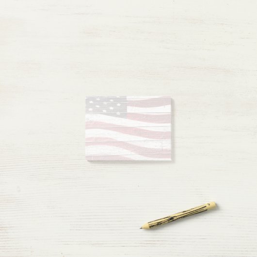 Post-it® Painted American Flag on Rustic Wood Texture (Sur un bureau)