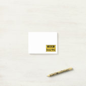 Post-it® Panneau d'arrêt d'intimidation jaune (Sur un bureau)